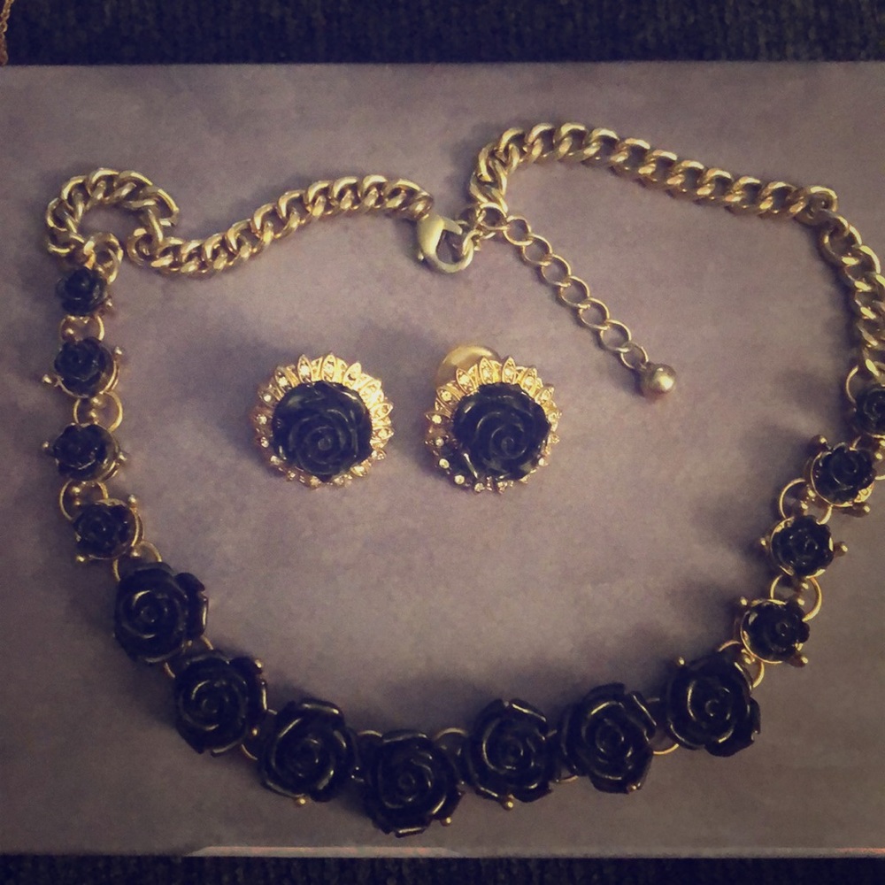 black rose statement necklace with earrings set 🖤